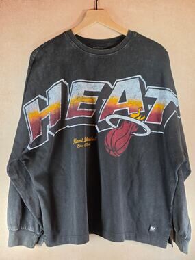 The Wild Collective Miami Heat Women’s M Heavyweight Long Sleeve Crop Top NWT